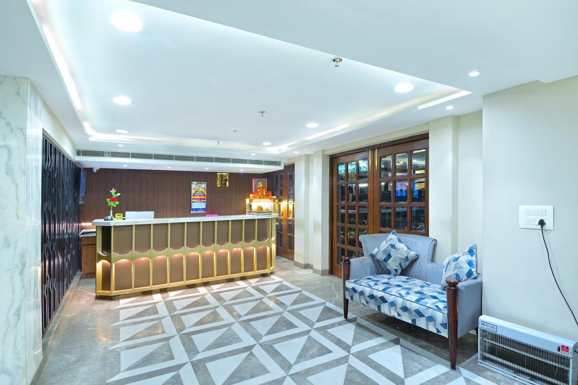Hotel Sapphire House - 3 Mins Walk From Metro And 5 Mins From Rail Station New Delhi Exterior photo