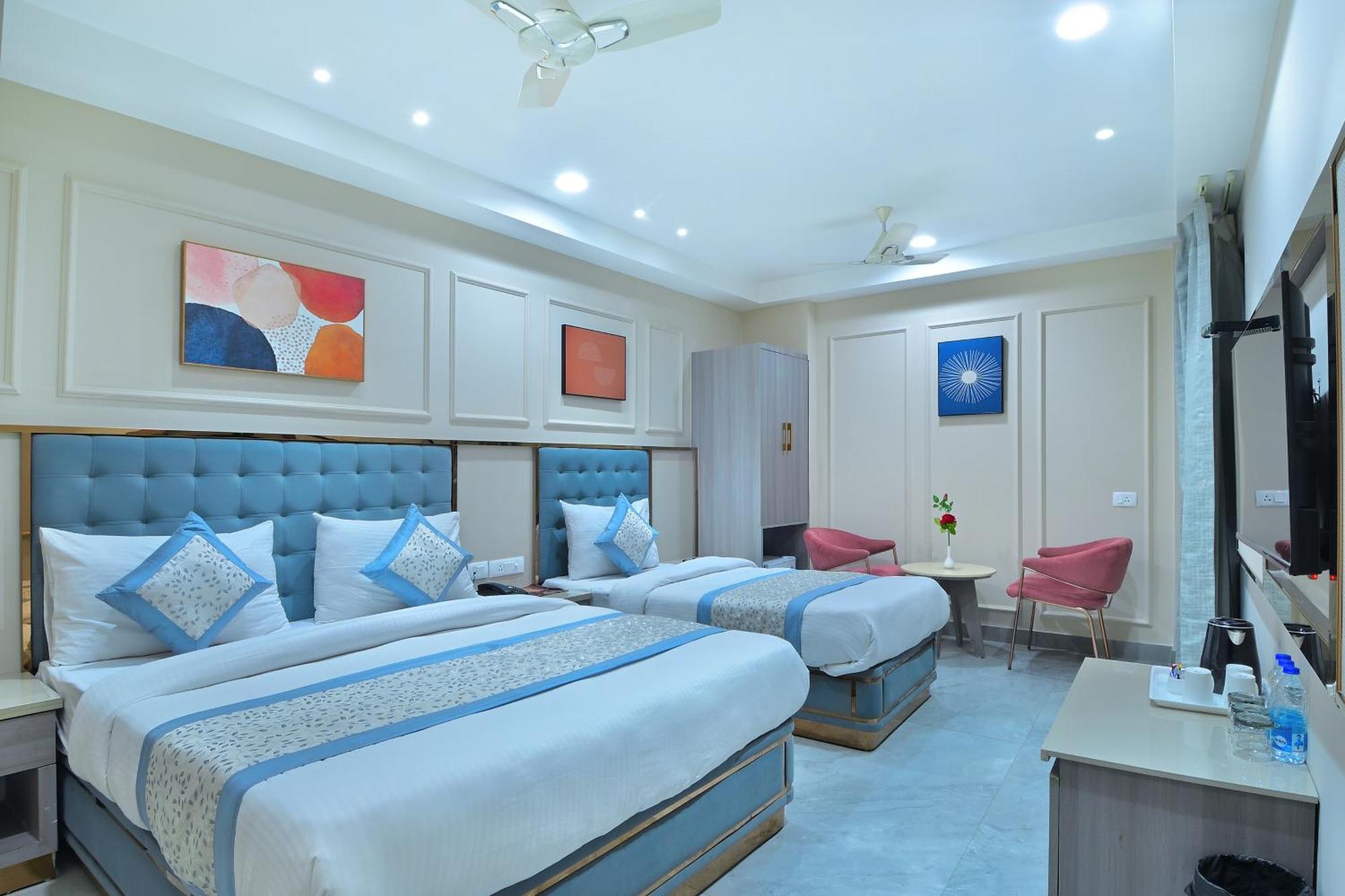 Hotel Sapphire House - 3 Mins Walk From Metro And 5 Mins From Rail Station New Delhi Exterior photo