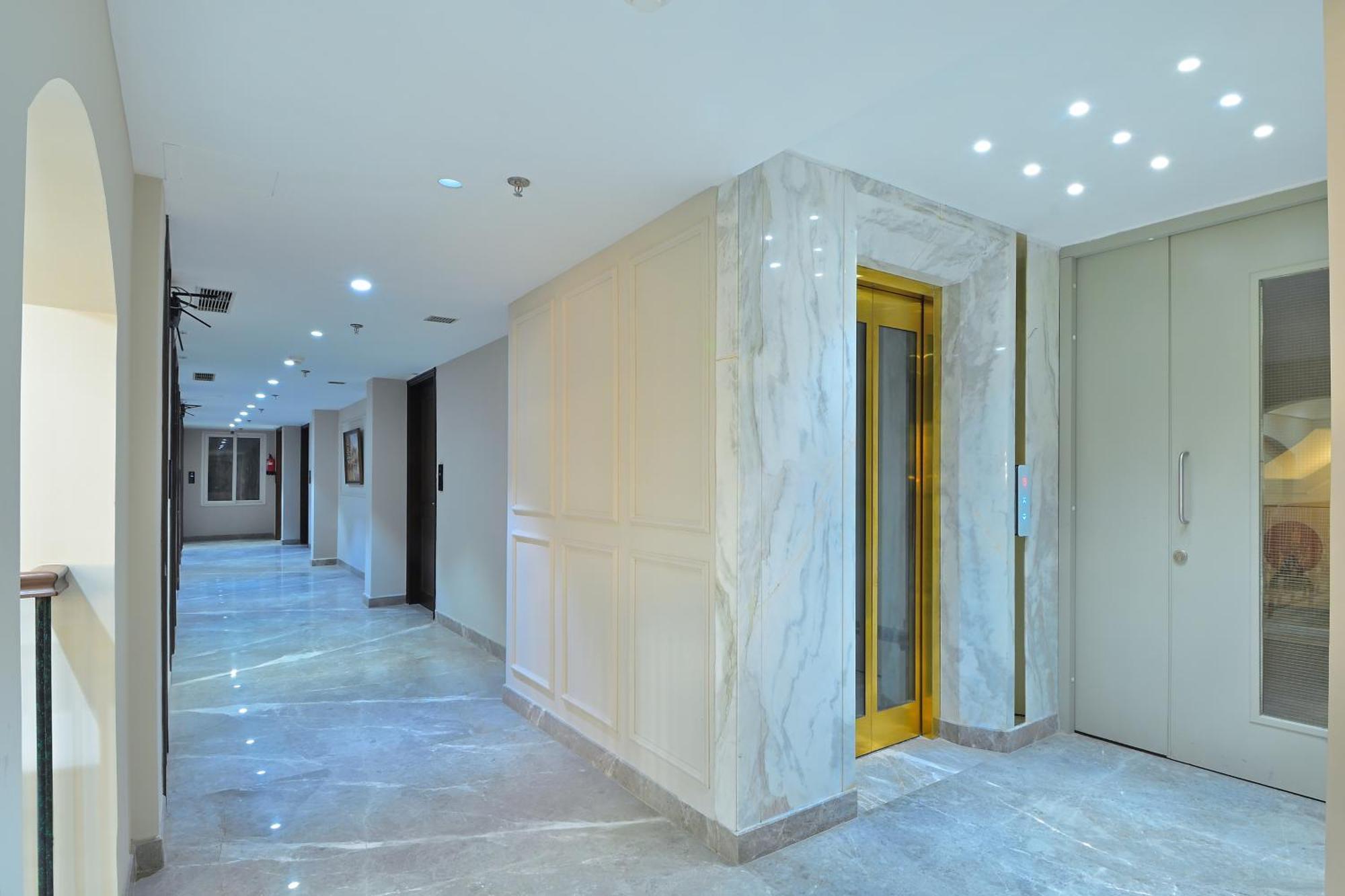 Hotel Sapphire House - 3 Mins Walk From Metro And 5 Mins From Rail Station New Delhi Exterior photo