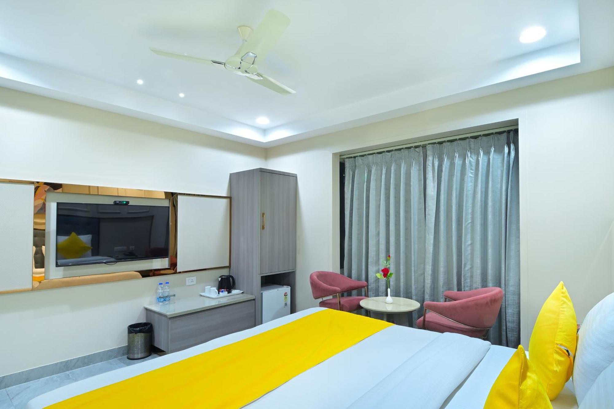 Hotel Sapphire House - 3 Mins Walk From Metro And 5 Mins From Rail Station New Delhi Exterior photo