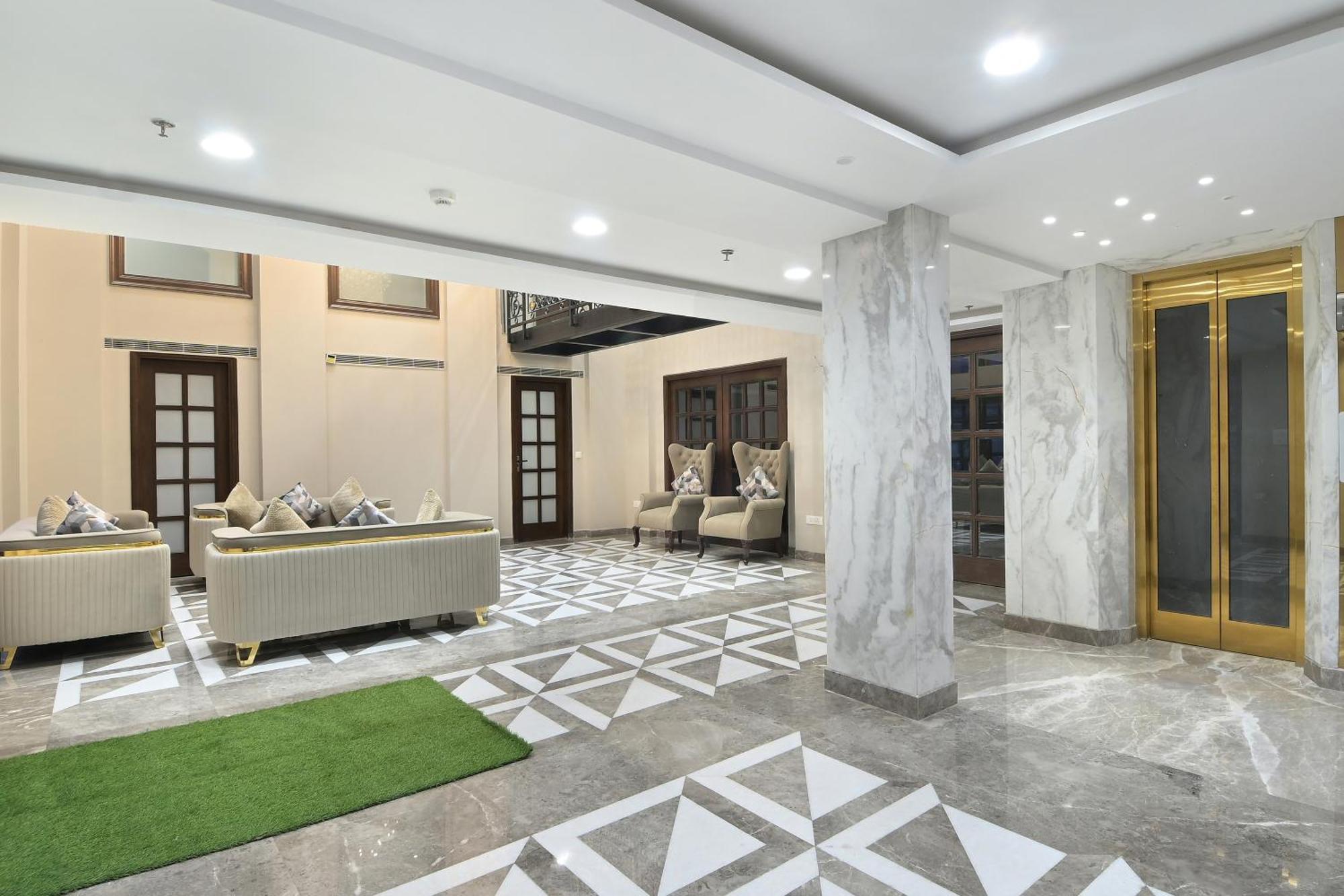 Hotel Sapphire House - 3 Mins Walk From Metro And 5 Mins From Rail Station New Delhi Exterior photo