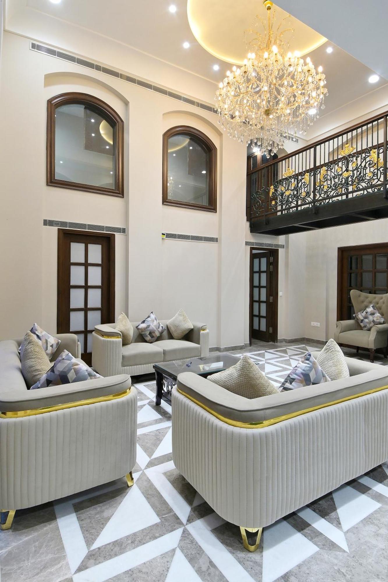 Hotel Sapphire House - 3 Mins Walk From Metro And 5 Mins From Rail Station New Delhi Exterior photo